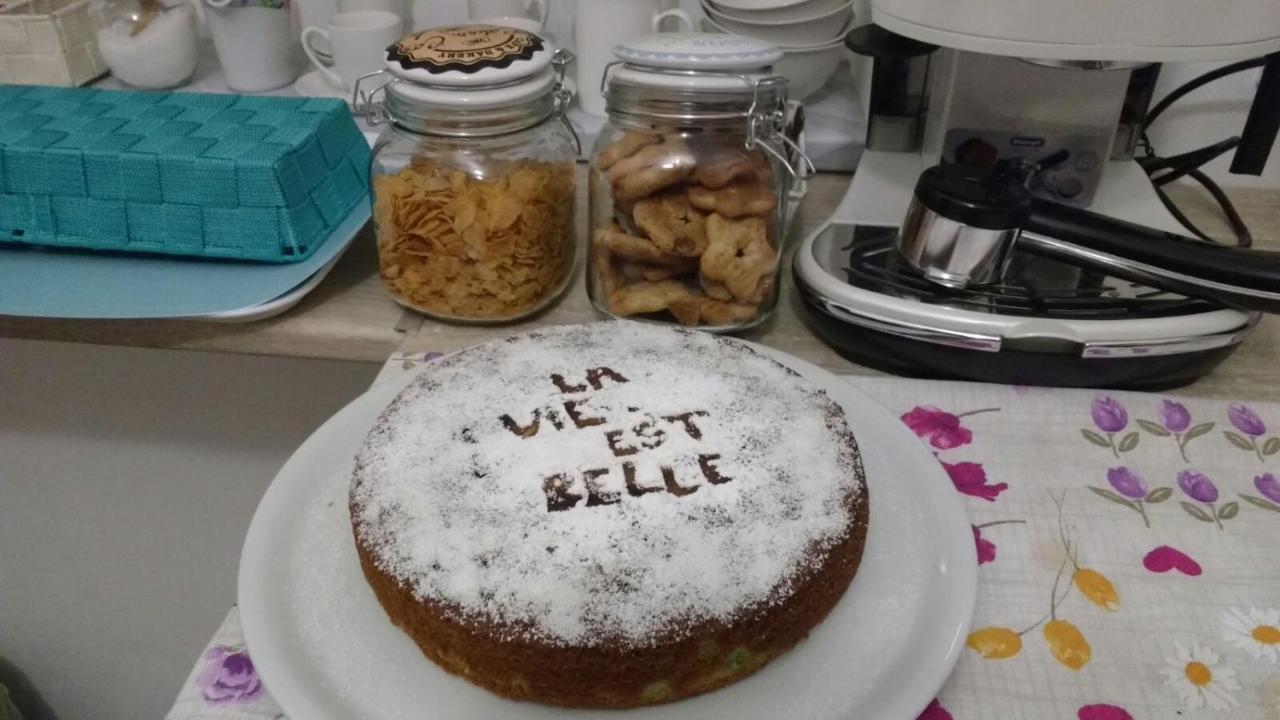 לינה וארוחת בוקר פינאלה ליגורה La Vie Est Belle מראה חיצוני תמונה